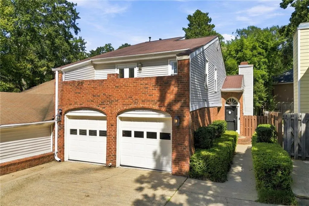 1831 Rockridge Place Ne, Atlanta, Georgia 30324, 2 Bedrooms Bedrooms, 0 ,2 BathroomsBathrooms,Residential,For Sale,1831 Rockridge Place Ne,7845892