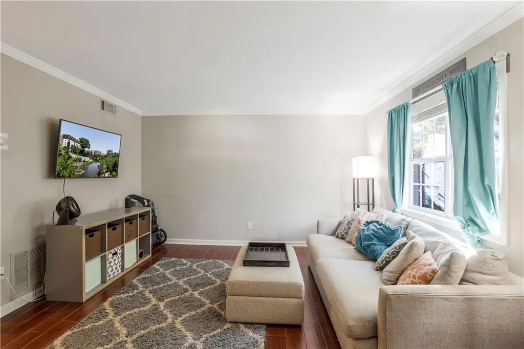 6900 Roswell Road Unit L10, Atlanta, Georgia 30328, 2 Bedrooms Bedrooms, ,2 BathroomsBathrooms,Residential,Sold,6900 Roswell Road Unit L10,6955803