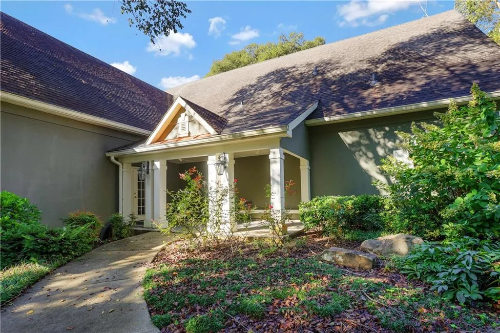 6900 Roswell Road Unit L10, Atlanta, Georgia 30328, 2 Bedrooms Bedrooms, ,2 BathroomsBathrooms,Residential,Sold,6900 Roswell Road Unit L10,6955803