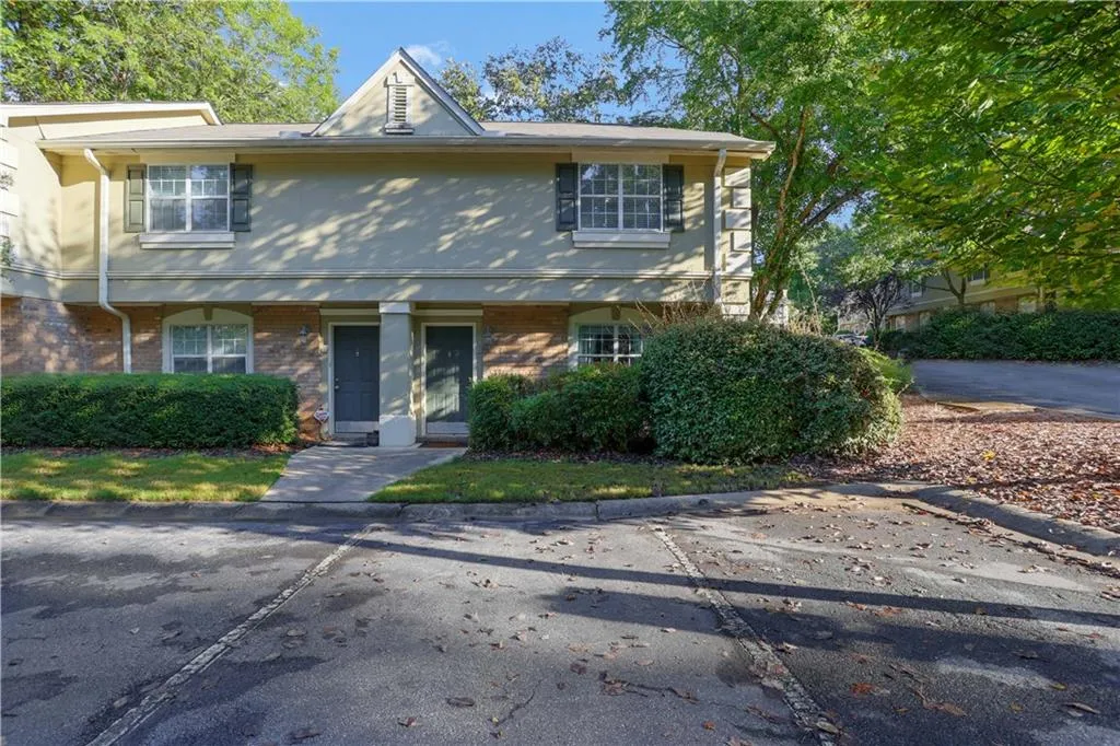 6900 Roswell Road Unit L10, Atlanta, Georgia 30328, 2 Bedrooms Bedrooms, ,2 BathroomsBathrooms,Residential,Sold,6900 Roswell Road Unit L10,6955803