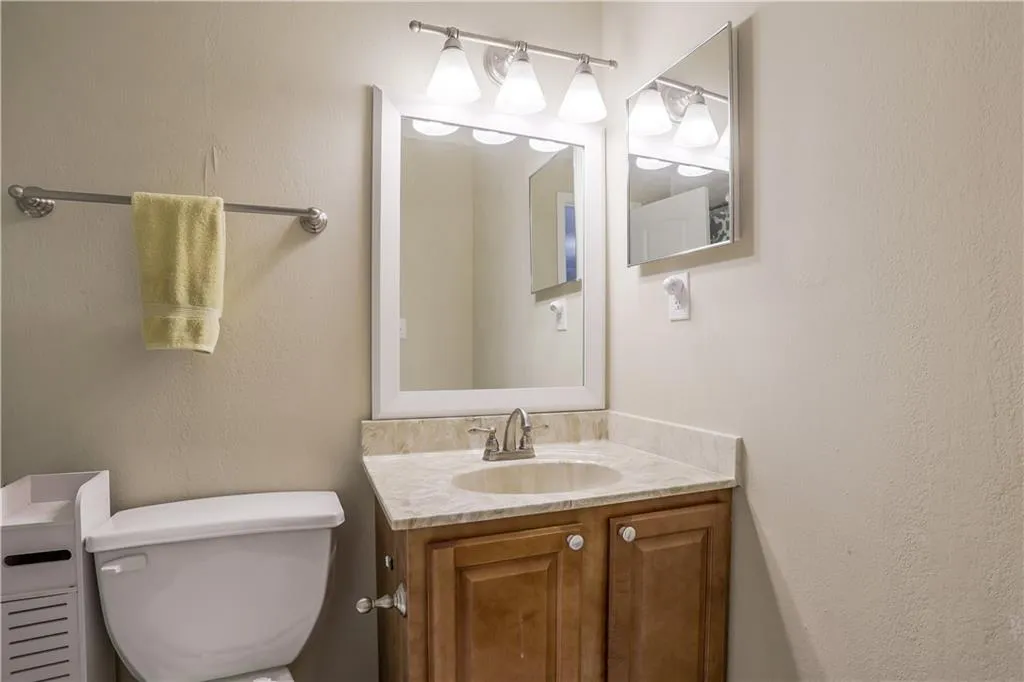 6900 Roswell Road Unit L10, Atlanta, Georgia 30328, 2 Bedrooms Bedrooms, ,2 BathroomsBathrooms,Residential,Sold,6900 Roswell Road Unit L10,6955803