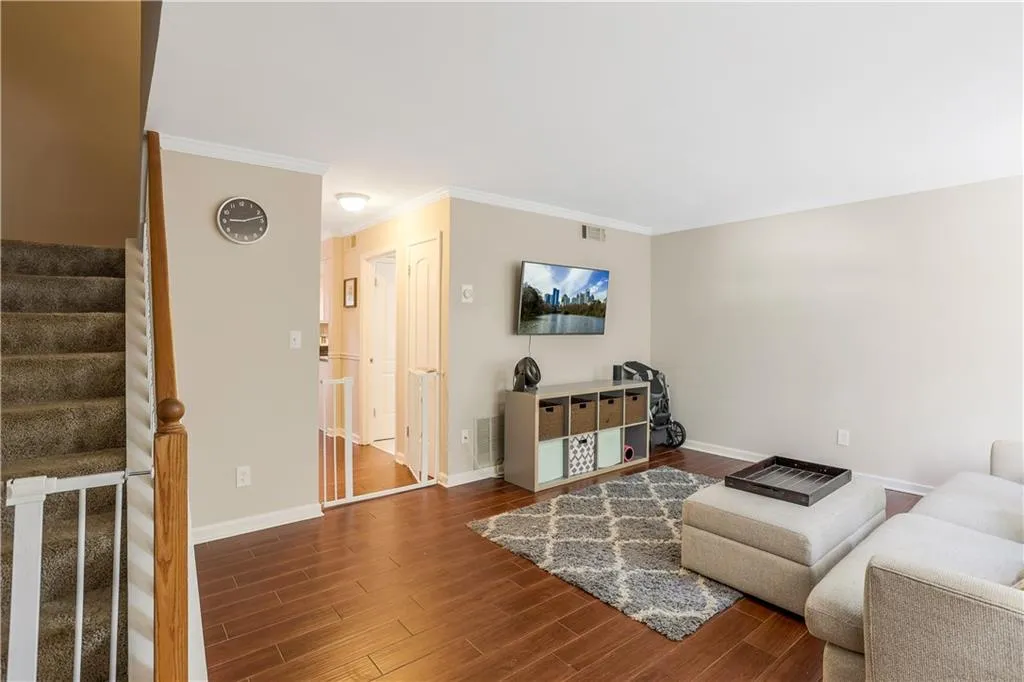 6900 Roswell Road Unit L10, Atlanta, Georgia 30328, 2 Bedrooms Bedrooms, ,2 BathroomsBathrooms,Residential,Sold,6900 Roswell Road Unit L10,6955803