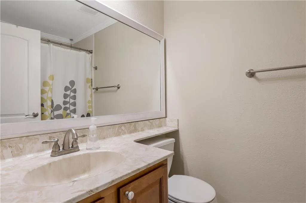 6900 Roswell Road Unit L10, Atlanta, Georgia 30328, 2 Bedrooms Bedrooms, ,2 BathroomsBathrooms,Residential,Sold,6900 Roswell Road Unit L10,6955803