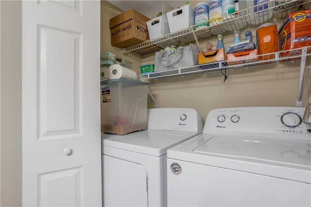 6900 Roswell Road Unit L10, Atlanta, Georgia 30328, 2 Bedrooms Bedrooms, ,2 BathroomsBathrooms,Residential,Sold,6900 Roswell Road Unit L10,6955803