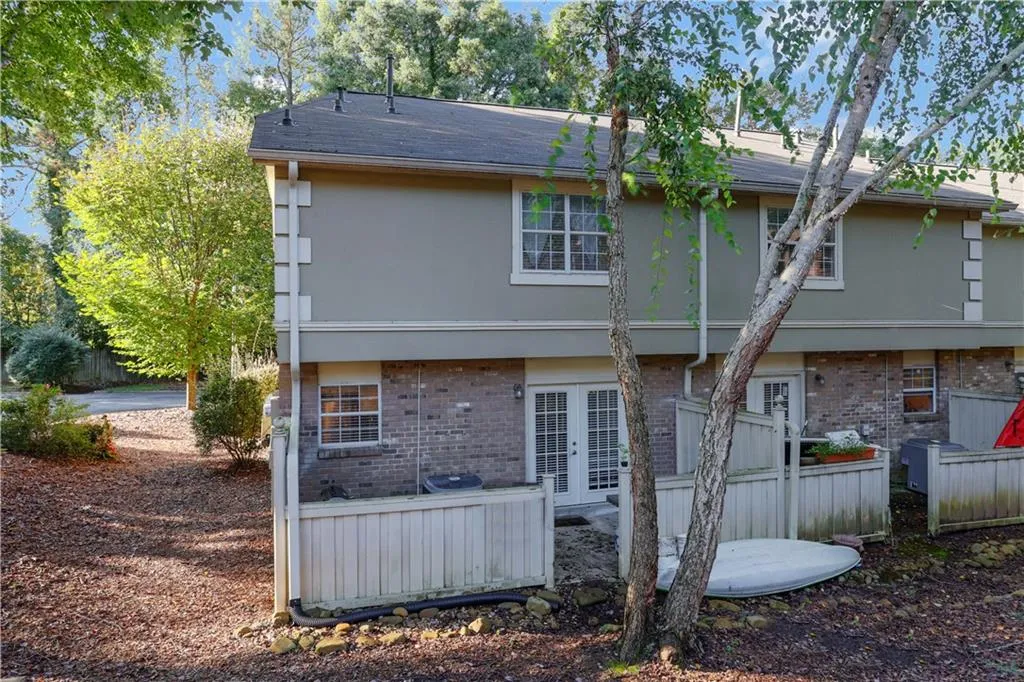 6900 Roswell Road Unit L10, Atlanta, Georgia 30328, 2 Bedrooms Bedrooms, ,2 BathroomsBathrooms,Residential,Sold,6900 Roswell Road Unit L10,6955803