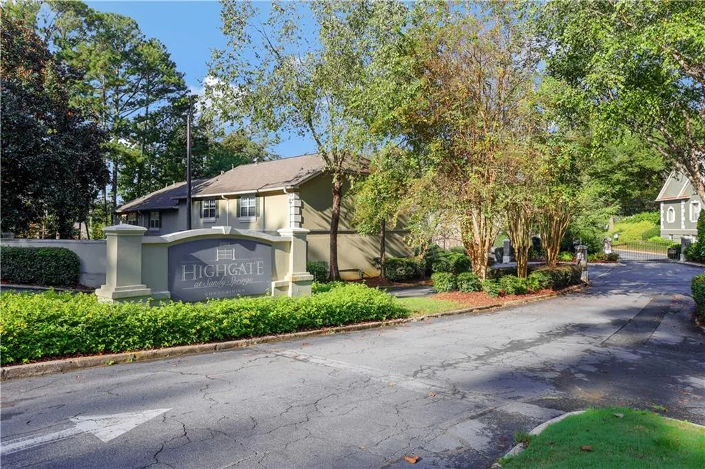 6900 Roswell Road Unit L10, Atlanta, Georgia 30328, 2 Bedrooms Bedrooms, ,2 BathroomsBathrooms,Residential,Sold,6900 Roswell Road Unit L10,6955803