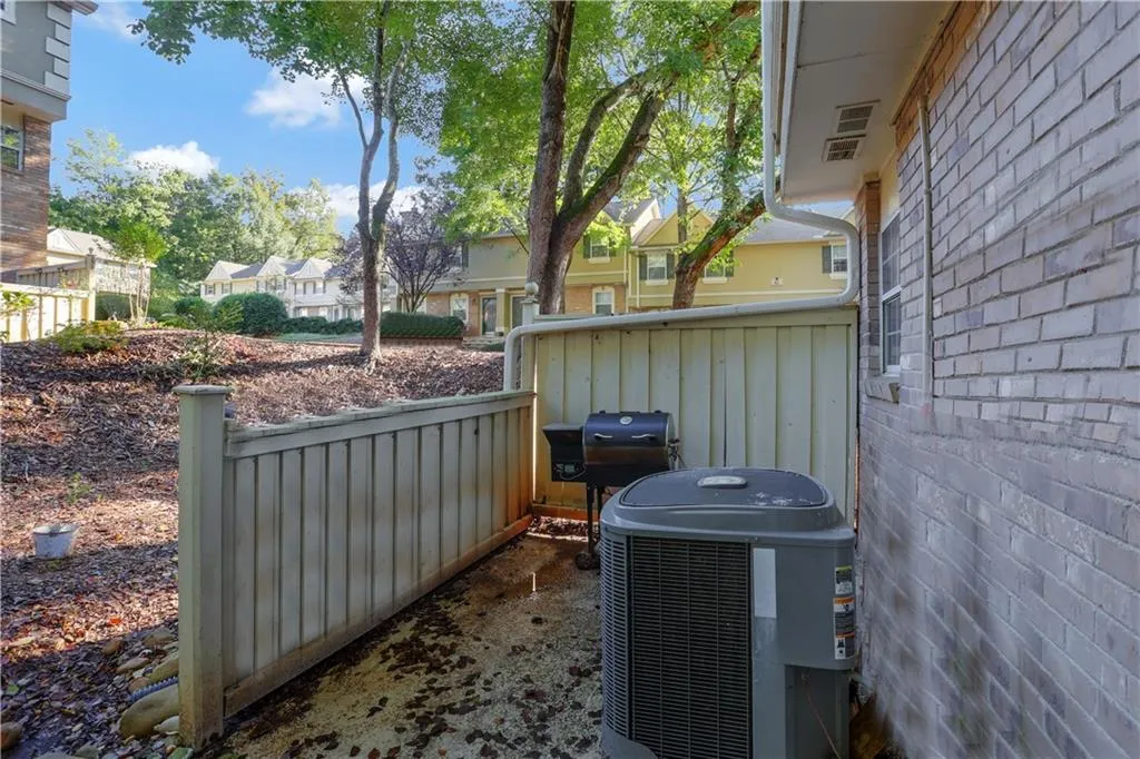 6900 Roswell Road Unit L10, Atlanta, Georgia 30328, 2 Bedrooms Bedrooms, ,2 BathroomsBathrooms,Residential,Sold,6900 Roswell Road Unit L10,6955803