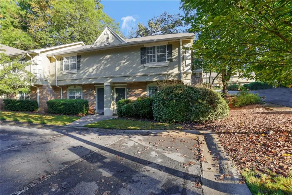 6900 Roswell Road Unit L10, Atlanta, Georgia 30328, 2 Bedrooms Bedrooms, ,2 BathroomsBathrooms,Residential,Sold,6900 Roswell Road Unit L10,6955803