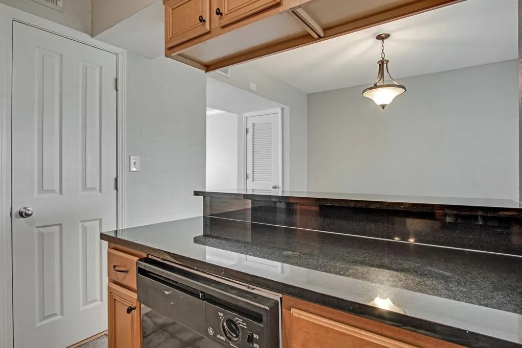 6940 Roswell Road Unit 25c, Sandy Springs, Georgia 30328, 2 Bedrooms Bedrooms, ,1 BathroomBathrooms,Residential,Sold,6940 Roswell Road Unit 25c,6535299