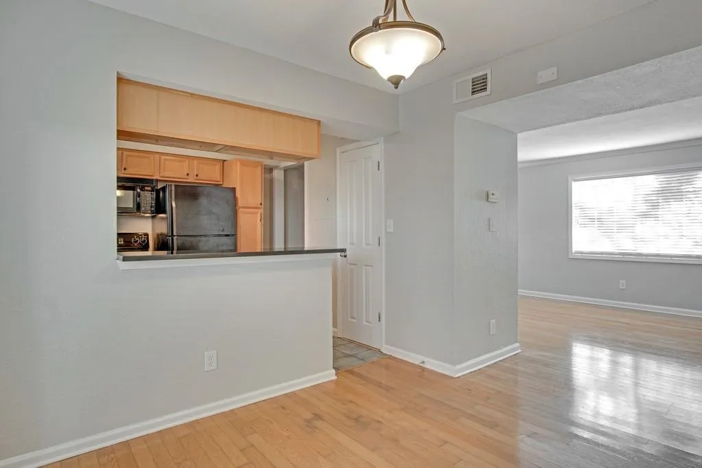 6940 Roswell Road Unit 25c, Sandy Springs, Georgia 30328, 2 Bedrooms Bedrooms, ,1 BathroomBathrooms,Residential,Sold,6940 Roswell Road Unit 25c,6535299