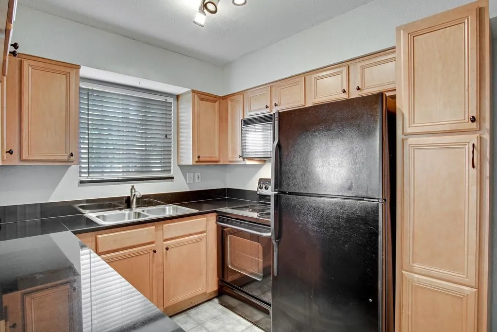6940 Roswell Road Unit 25c, Sandy Springs, Georgia 30328, 2 Bedrooms Bedrooms, ,1 BathroomBathrooms,Residential,Sold,6940 Roswell Road Unit 25c,6535299