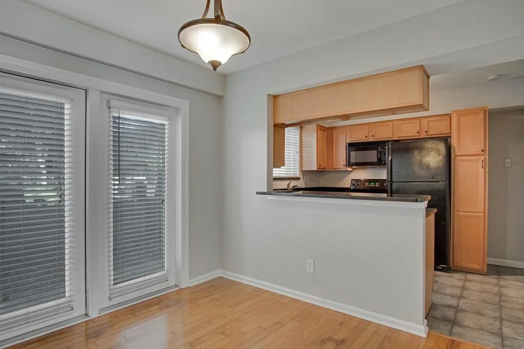 6940 Roswell Road Unit 25c, Sandy Springs, Georgia 30328, 2 Bedrooms Bedrooms, ,1 BathroomBathrooms,Residential,Sold,6940 Roswell Road Unit 25c,6535299