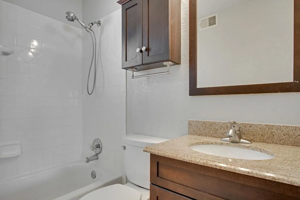 6940 Roswell Road Unit 25c, Sandy Springs, Georgia 30328, 2 Bedrooms Bedrooms, ,1 BathroomBathrooms,Residential,Sold,6940 Roswell Road Unit 25c,6535299