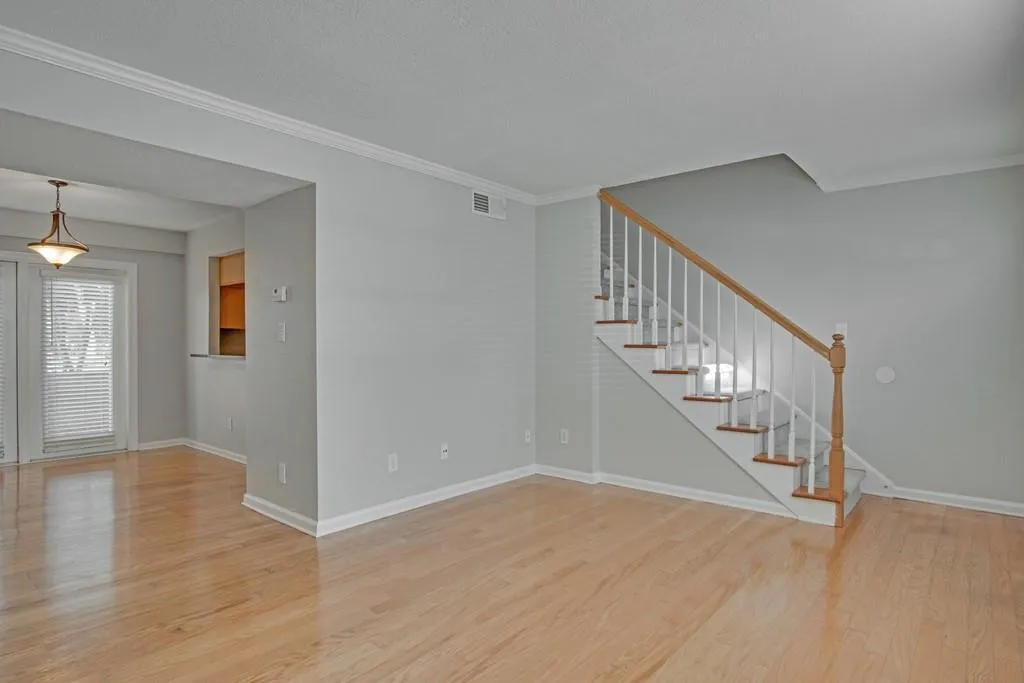 6940 Roswell Road Unit 25c, Sandy Springs, Georgia 30328, 2 Bedrooms Bedrooms, ,1 BathroomBathrooms,Residential,Sold,6940 Roswell Road Unit 25c,6535299