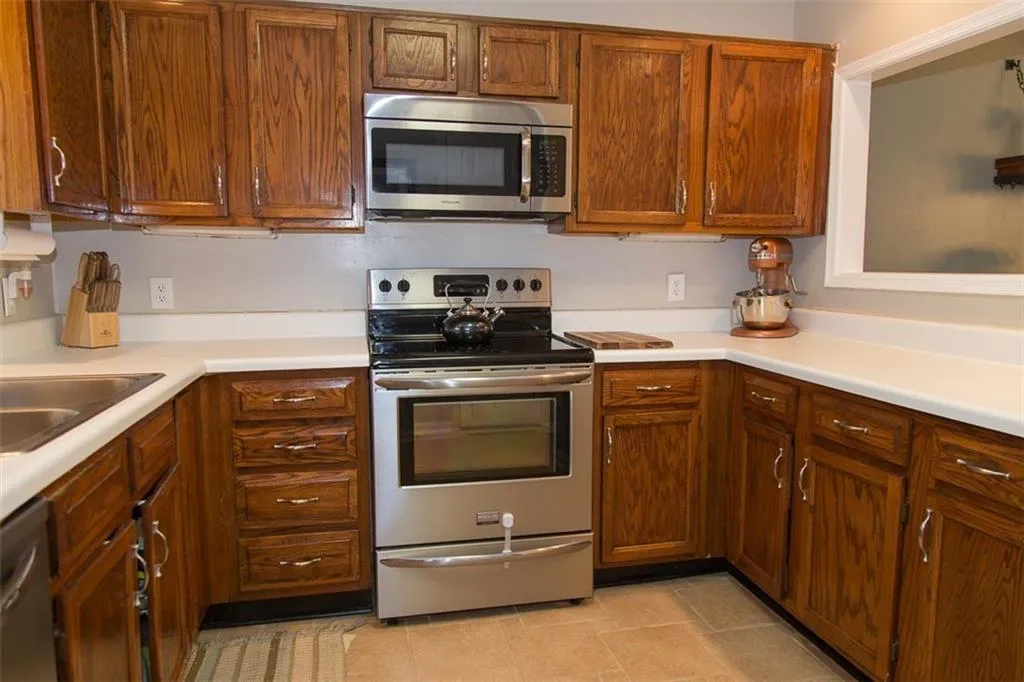 807 Camden Court, Sandy Springs, Georgia 30327, 2 Bedrooms Bedrooms, ,2 BathroomsBathrooms,Residential,Sold,807 Camden Court,5652525