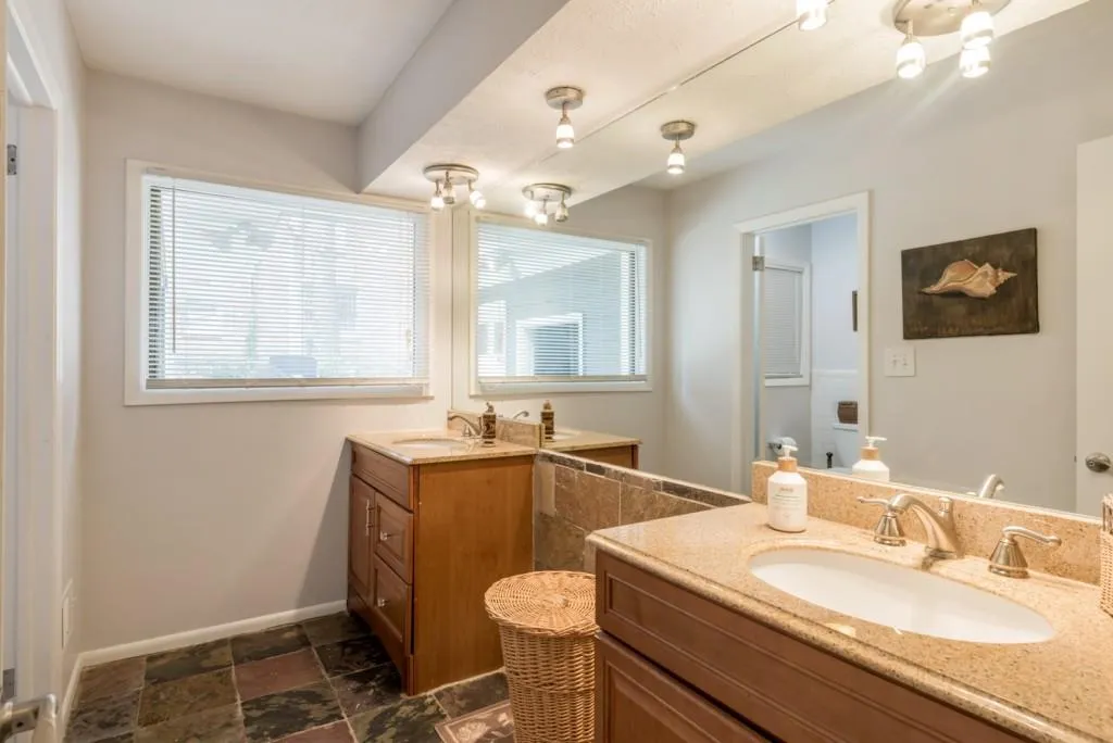 1165 N Winding Creek Trail N, Sandy Springs, Georgia 30328, 5 Bedrooms Bedrooms, ,4 BathroomsBathrooms,Residential,Sold,1165 N Winding Creek Trail N,5989068