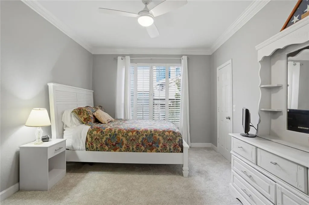 Large Secondary Bedroom - Perfect for Guests, Roommates or Office