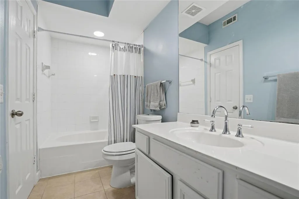 Full Bath With Large Soaking Tub/Shower Combo
