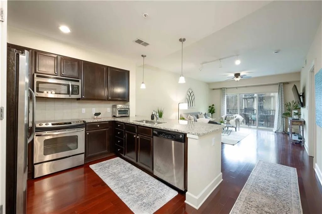 200 River Vista Drive Unit 532, Atlanta, Georgia 30339, 1 Bedroom Bedrooms, ,1 BathroomBathrooms,Residential,Sold,200 River Vista Drive Unit 532,7505446