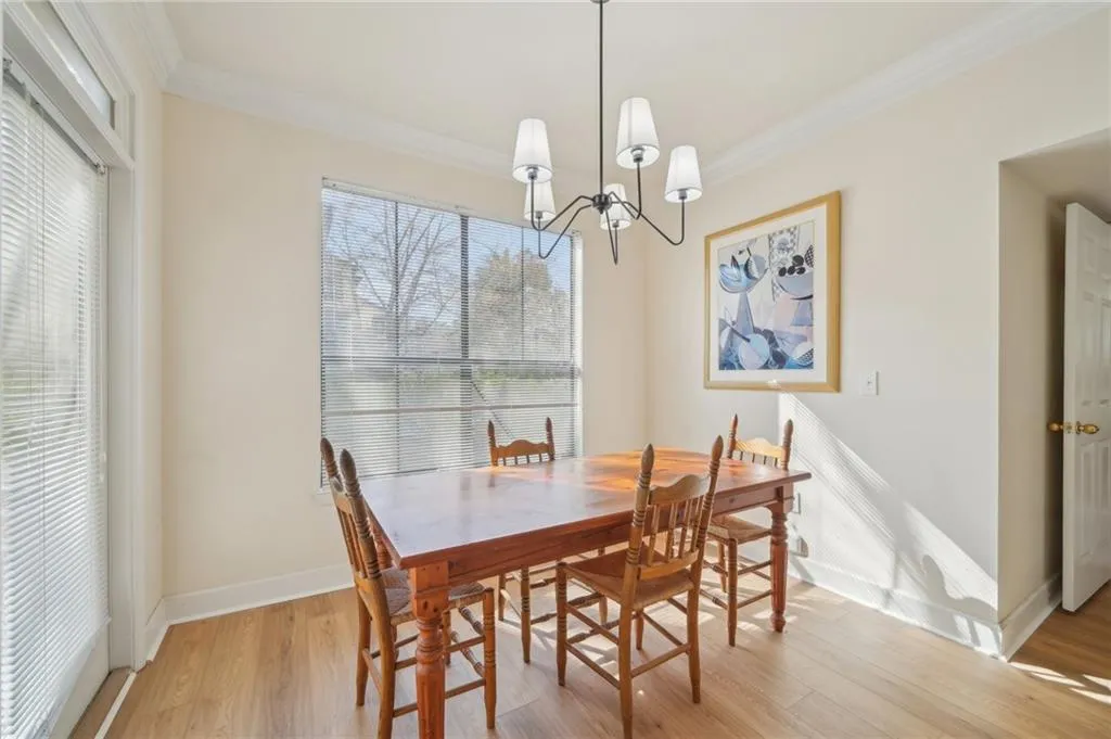 3777 Peachtree Road Ne Unit 1007, Atlanta, Georgia 30319, 2 Bedrooms Bedrooms, ,2 BathroomsBathrooms,Residential,For Sale,3777 Peachtree Road Ne Unit 1007,7625499