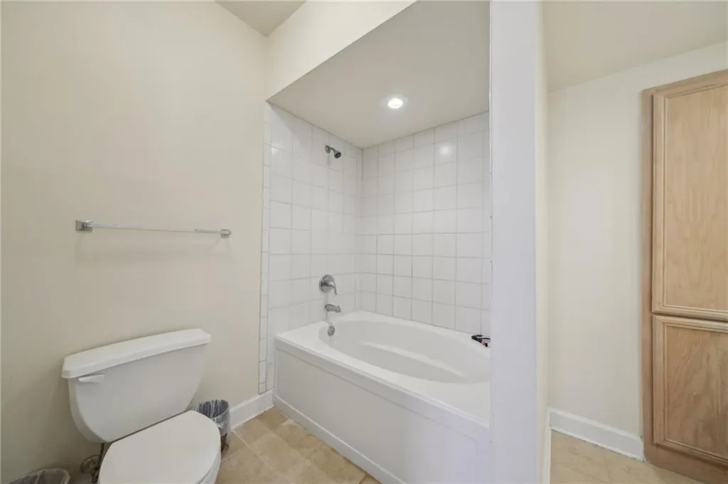 3777 Peachtree Road Ne Unit 1007, Atlanta, Georgia 30319, 2 Bedrooms Bedrooms, ,2 BathroomsBathrooms,Residential,For Sale,3777 Peachtree Road Ne Unit 1007,7625499