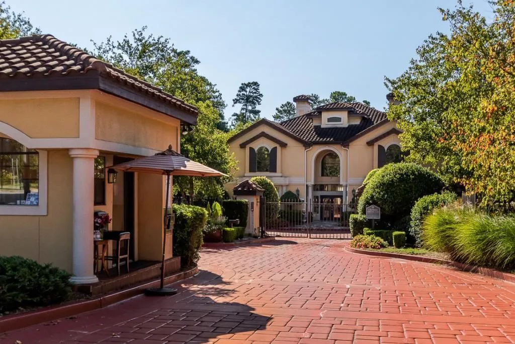 3777 Peachtree Road Ne Unit 1007, Atlanta, Georgia 30319, 2 Bedrooms Bedrooms, ,2 BathroomsBathrooms,Residential,For Sale,3777 Peachtree Road Ne Unit 1007,7625499