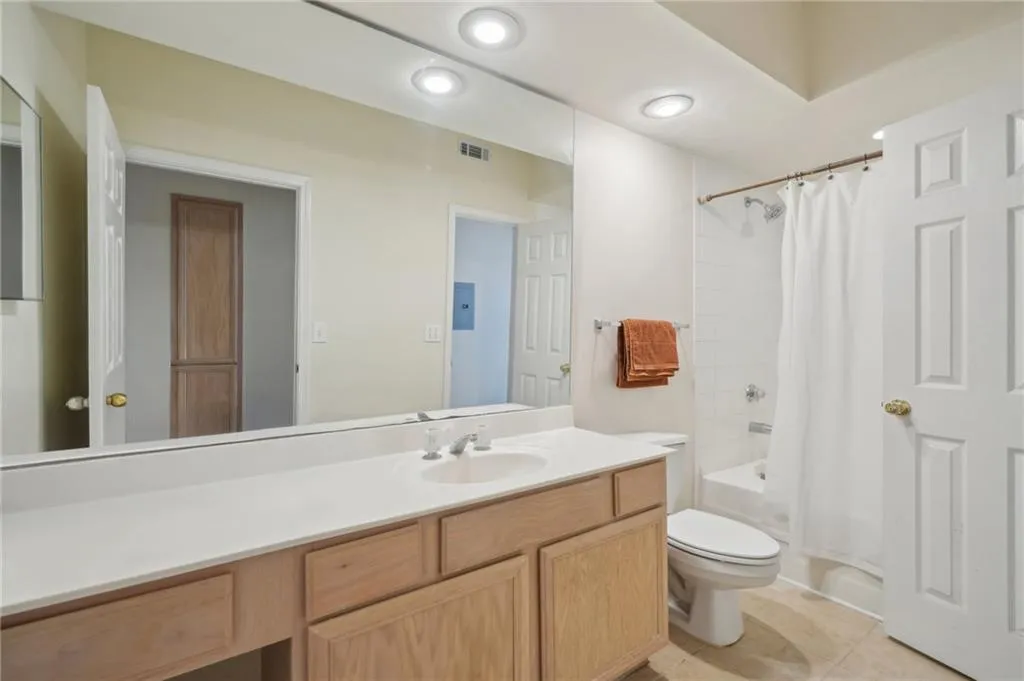 3777 Peachtree Road Ne Unit 1007, Atlanta, Georgia 30319, 2 Bedrooms Bedrooms, ,2 BathroomsBathrooms,Residential,For Sale,3777 Peachtree Road Ne Unit 1007,7625499