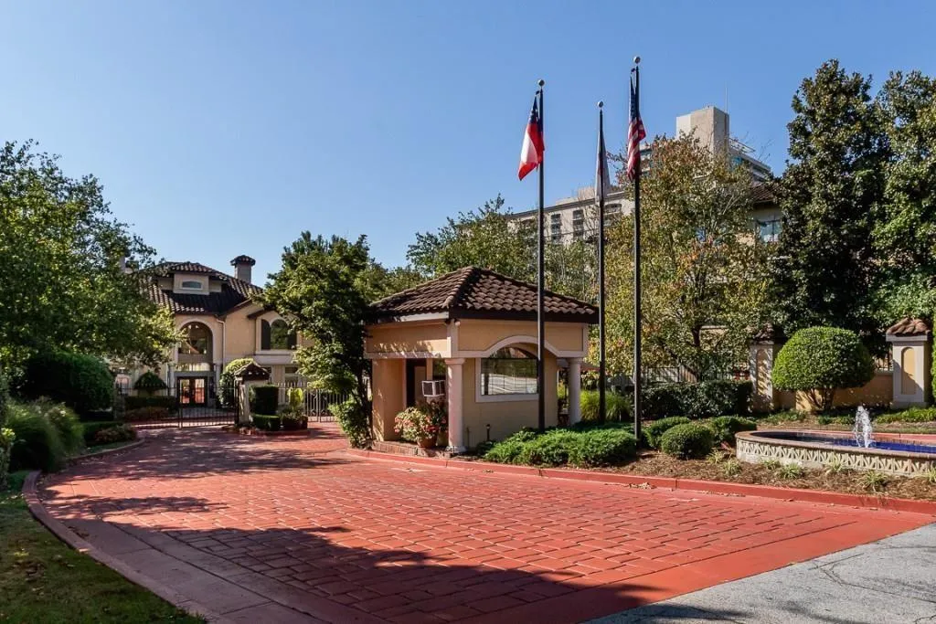 3777 Peachtree Road Ne Unit 1007, Atlanta, Georgia 30319, 2 Bedrooms Bedrooms, ,2 BathroomsBathrooms,Residential,For Sale,3777 Peachtree Road Ne Unit 1007,7625499