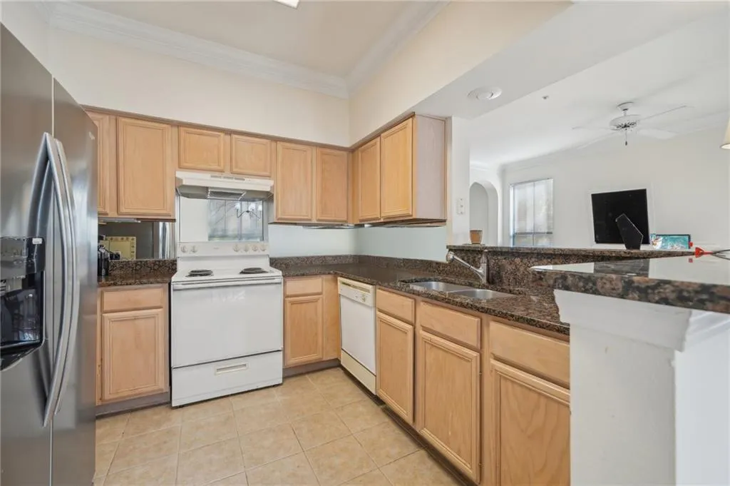 3777 Peachtree Road Ne Unit 1007, Atlanta, Georgia 30319, 2 Bedrooms Bedrooms, ,2 BathroomsBathrooms,Residential,For Sale,3777 Peachtree Road Ne Unit 1007,7625499