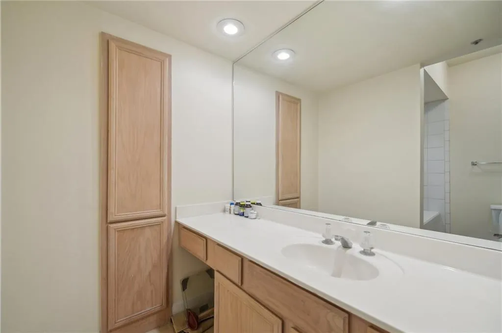 3777 Peachtree Road Ne Unit 1007, Atlanta, Georgia 30319, 2 Bedrooms Bedrooms, ,2 BathroomsBathrooms,Residential,For Sale,3777 Peachtree Road Ne Unit 1007,7625499