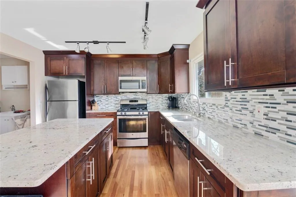 325 Westerhall Court, Atlanta, Georgia 30328, 3 Bedrooms Bedrooms, ,2 BathroomsBathrooms,Residential,Sold,325 Westerhall Court,7005042