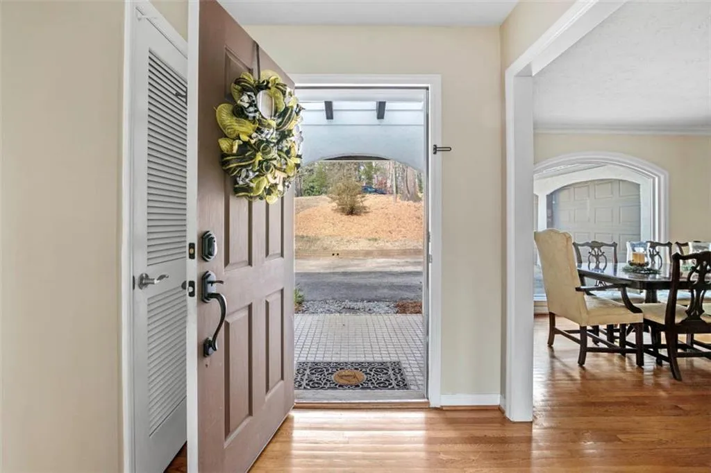 325 Westerhall Court, Atlanta, Georgia 30328, 3 Bedrooms Bedrooms, ,2 BathroomsBathrooms,Residential,Sold,325 Westerhall Court,7005042