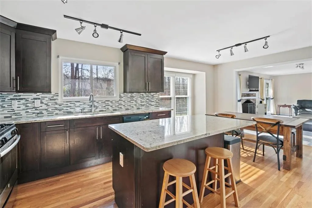 325 Westerhall Court, Atlanta, Georgia 30328, 3 Bedrooms Bedrooms, ,2 BathroomsBathrooms,Residential,Sold,325 Westerhall Court,7005042