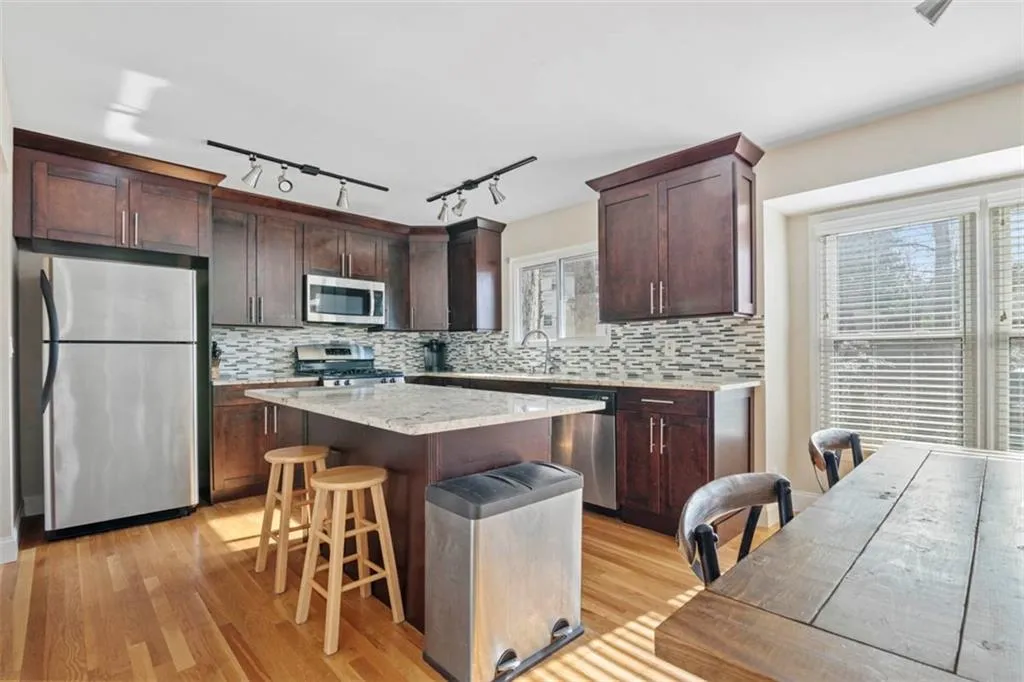 325 Westerhall Court, Atlanta, Georgia 30328, 3 Bedrooms Bedrooms, ,2 BathroomsBathrooms,Residential,Sold,325 Westerhall Court,7005042