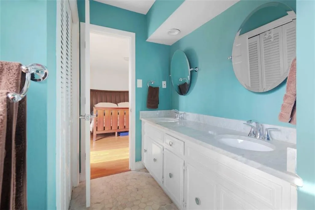 325 Westerhall Court, Atlanta, Georgia 30328, 3 Bedrooms Bedrooms, ,2 BathroomsBathrooms,Residential,Sold,325 Westerhall Court,7005042