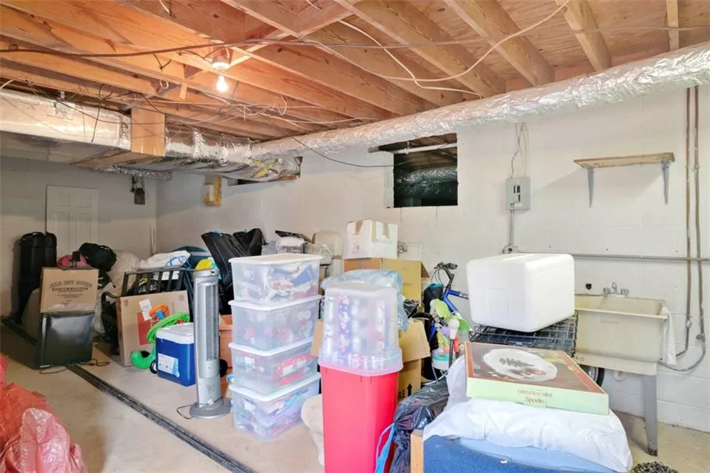 325 Westerhall Court, Atlanta, Georgia 30328, 3 Bedrooms Bedrooms, ,2 BathroomsBathrooms,Residential,Sold,325 Westerhall Court,7005042