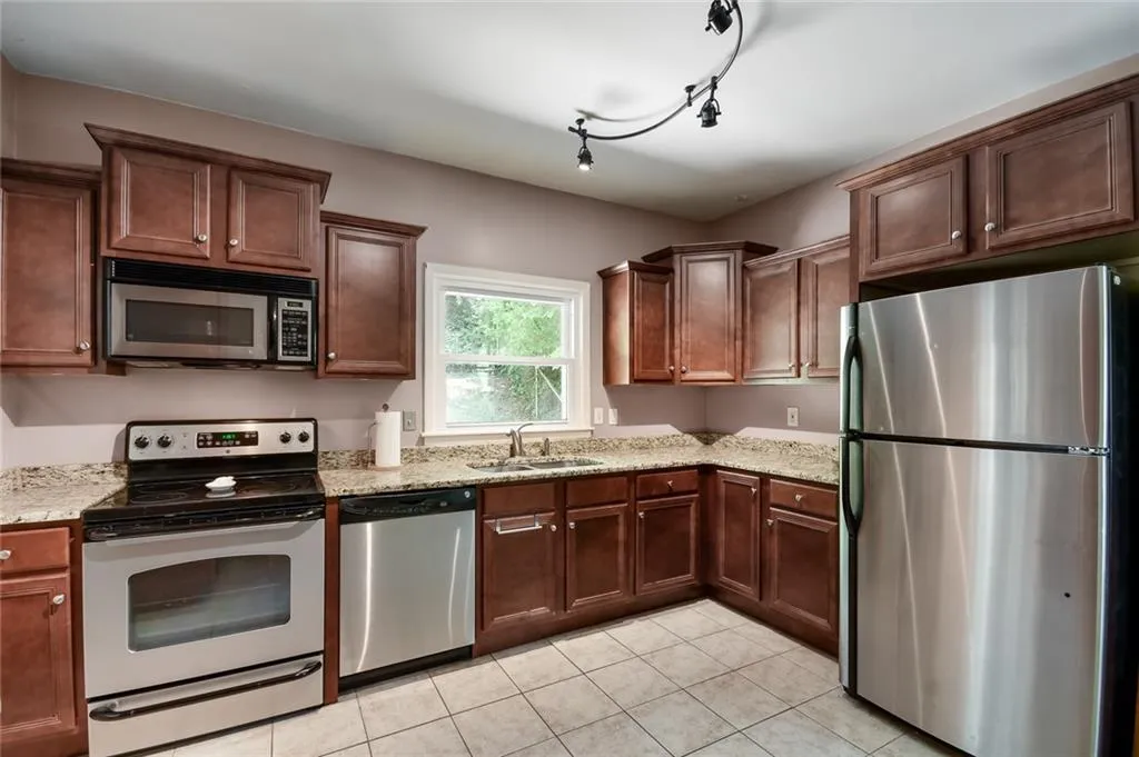 6870 Sunny Brook Lane, Atlanta, Georgia 30328, 4 Bedrooms Bedrooms, ,3 BathroomsBathrooms,Residential,Sold,6870 Sunny Brook Lane,6725209