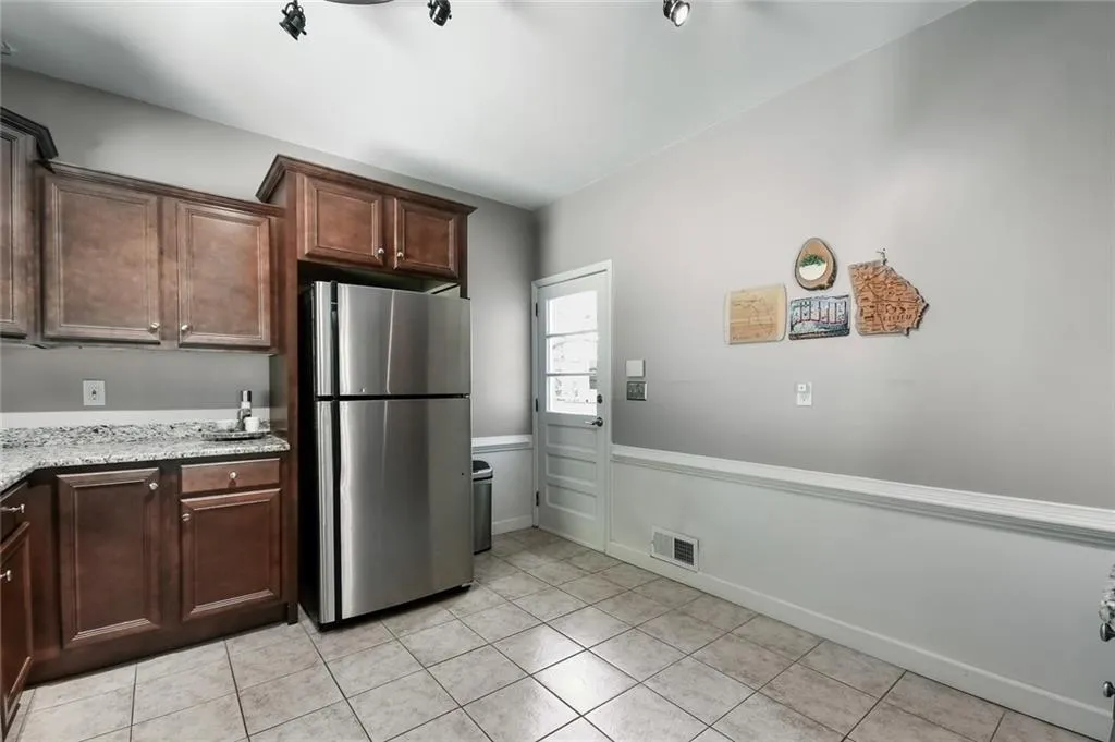 6870 Sunny Brook Lane, Atlanta, Georgia 30328, 4 Bedrooms Bedrooms, ,3 BathroomsBathrooms,Residential,Sold,6870 Sunny Brook Lane,6725209