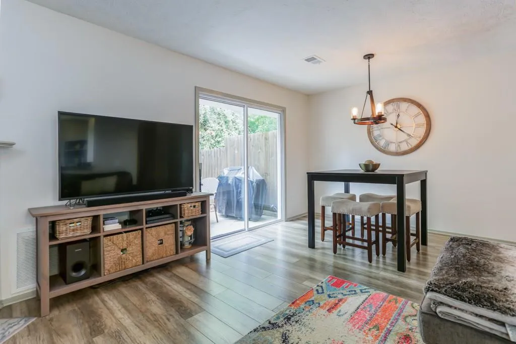 2304 Queen Anne Court, Sandy Springs, Georgia 30350, 2 Bedrooms Bedrooms, ,2 BathroomsBathrooms,Residential,Sold,2304 Queen Anne Court,6572976