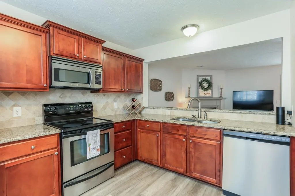 2304 Queen Anne Court, Sandy Springs, Georgia 30350, 2 Bedrooms Bedrooms, ,2 BathroomsBathrooms,Residential,Sold,2304 Queen Anne Court,6572976