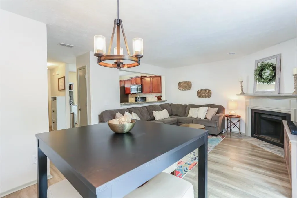 2304 Queen Anne Court, Sandy Springs, Georgia 30350, 2 Bedrooms Bedrooms, ,2 BathroomsBathrooms,Residential,Sold,2304 Queen Anne Court,6572976
