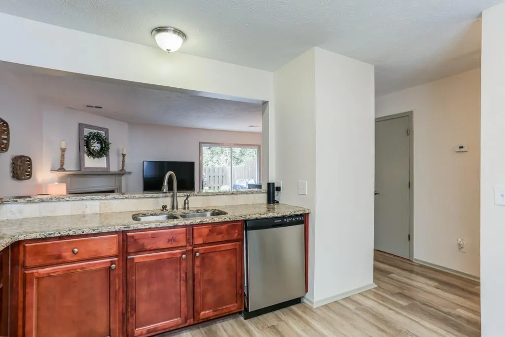 2304 Queen Anne Court, Sandy Springs, Georgia 30350, 2 Bedrooms Bedrooms, ,2 BathroomsBathrooms,Residential,Sold,2304 Queen Anne Court,6572976