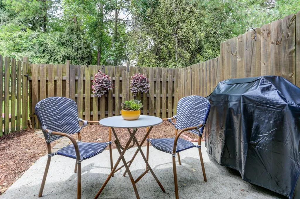 2304 Queen Anne Court, Sandy Springs, Georgia 30350, 2 Bedrooms Bedrooms, ,2 BathroomsBathrooms,Residential,Sold,2304 Queen Anne Court,6572976
