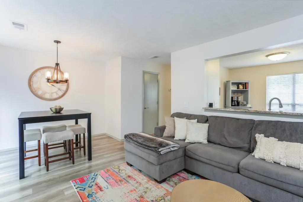 2304 Queen Anne Court, Sandy Springs, Georgia 30350, 2 Bedrooms Bedrooms, ,2 BathroomsBathrooms,Residential,Sold,2304 Queen Anne Court,6572976