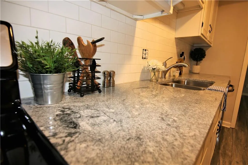 6851 Roswell Road Ne Unit F2, Atlanta, Georgia 30328, 2 Bedrooms Bedrooms, ,2 BathroomsBathrooms,Residential,Sold,6851 Roswell Road Ne Unit F2,5879922
