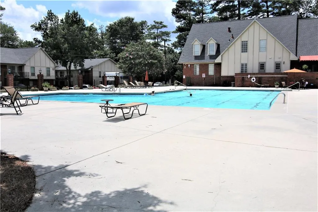 6851 Roswell Road Ne Unit F2, Atlanta, Georgia 30328, 2 Bedrooms Bedrooms, ,2 BathroomsBathrooms,Residential,Sold,6851 Roswell Road Ne Unit F2,5879922