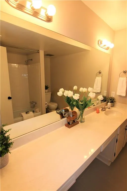 6851 Roswell Road Ne Unit F2, Atlanta, Georgia 30328, 2 Bedrooms Bedrooms, ,2 BathroomsBathrooms,Residential,Sold,6851 Roswell Road Ne Unit F2,5879922