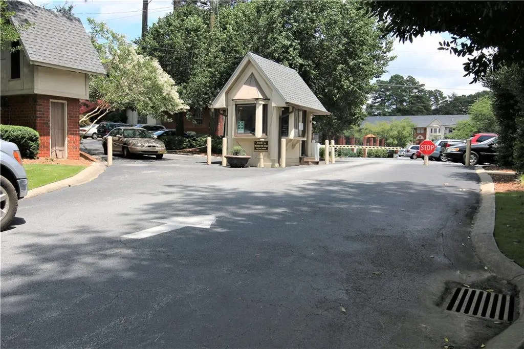 6851 Roswell Road Ne Unit F2, Atlanta, Georgia 30328, 2 Bedrooms Bedrooms, ,2 BathroomsBathrooms,Residential,Sold,6851 Roswell Road Ne Unit F2,5879922