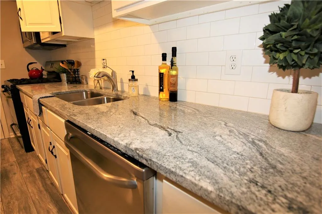 6851 Roswell Road Ne Unit F2, Atlanta, Georgia 30328, 2 Bedrooms Bedrooms, ,2 BathroomsBathrooms,Residential,Sold,6851 Roswell Road Ne Unit F2,5879922