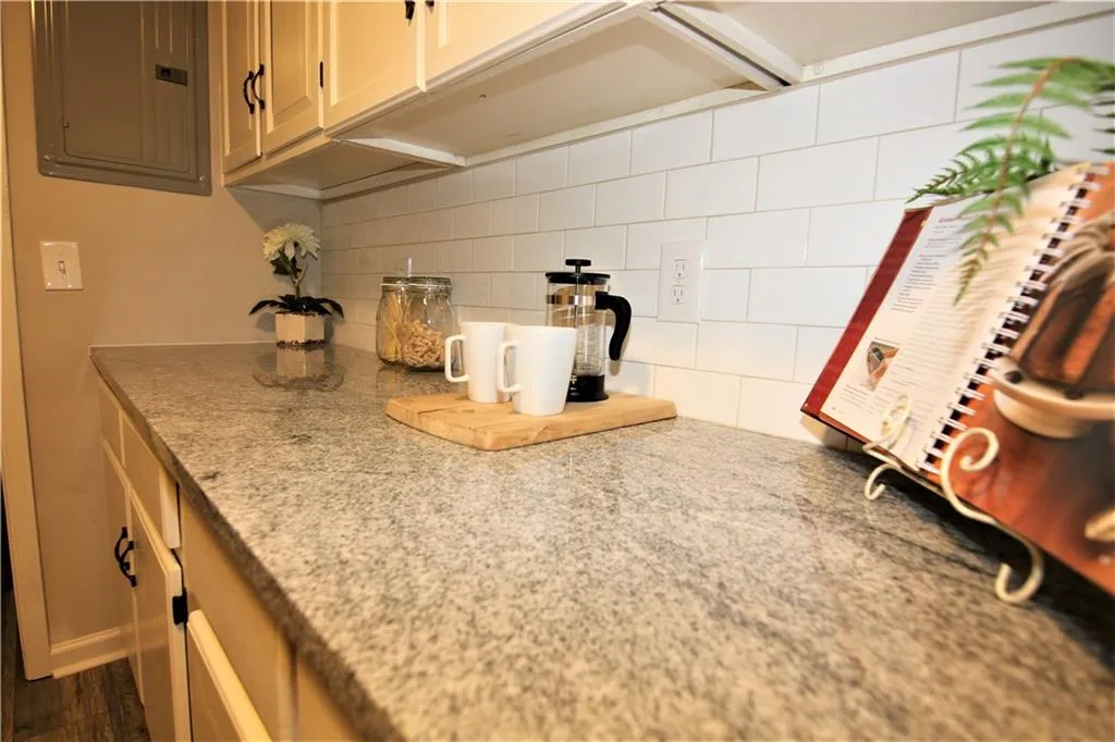 6851 Roswell Road Ne Unit F2, Atlanta, Georgia 30328, 2 Bedrooms Bedrooms, ,2 BathroomsBathrooms,Residential,Sold,6851 Roswell Road Ne Unit F2,5879922